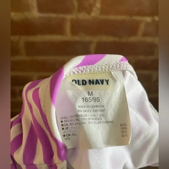 Old Navy Pucker Triangle Bikini Swim Top - Picture 3 of 4